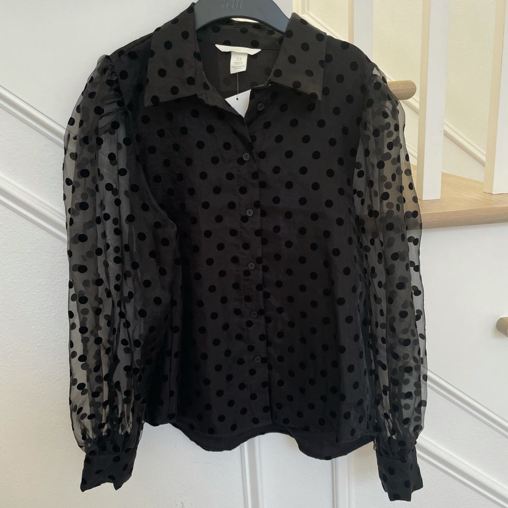 H&m black polka dot blouse 
New with tag 
Size s